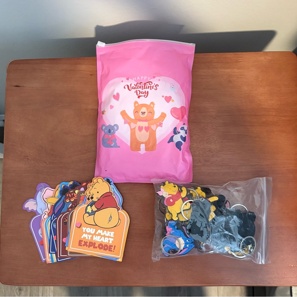 Valentine's Day Cards- Winnie The Pooh with 24 Cute Character Keychains & Cards